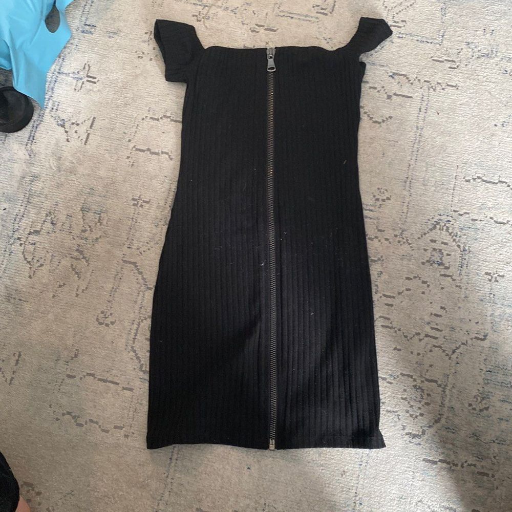 Lovers + Friends EUC Black Ribbed Bodycon Minidress; Off-Shoulder, Zip Front